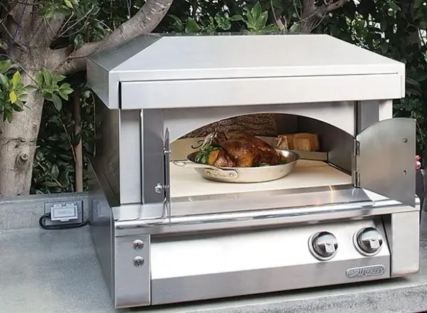 The Alfresco AXE-PZA-NG pizza oven with a chicken